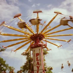 Lomography 400 :: Color -Polaroid Store Lomo 400 35mm Lauren Fraternale 3