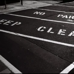 Lucky SHD400 :: B&W -Polaroid Store Lucky SHD 400 35mm 1